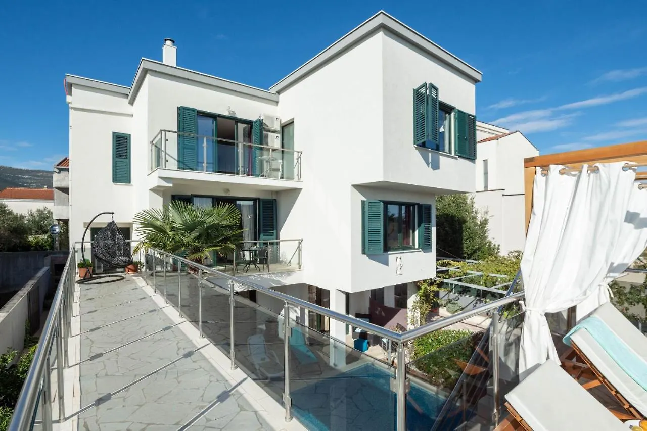 Villa Santa Maria Kastela 0*,
